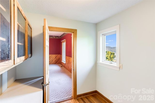 1087 Brigadoon Drive, Clyde, NC 28721