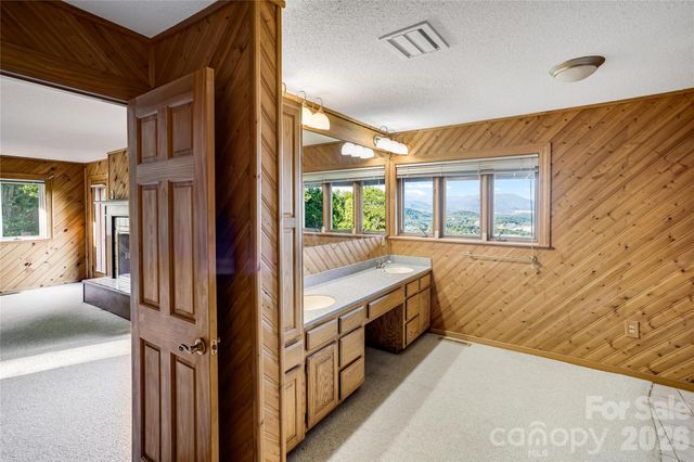 1087 Brigadoon Drive, Clyde, NC 28721