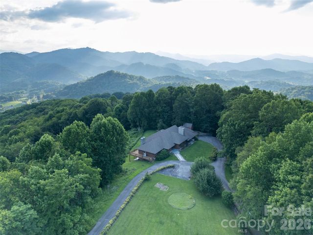 1087 Brigadoon Drive, Clyde, NC 28721