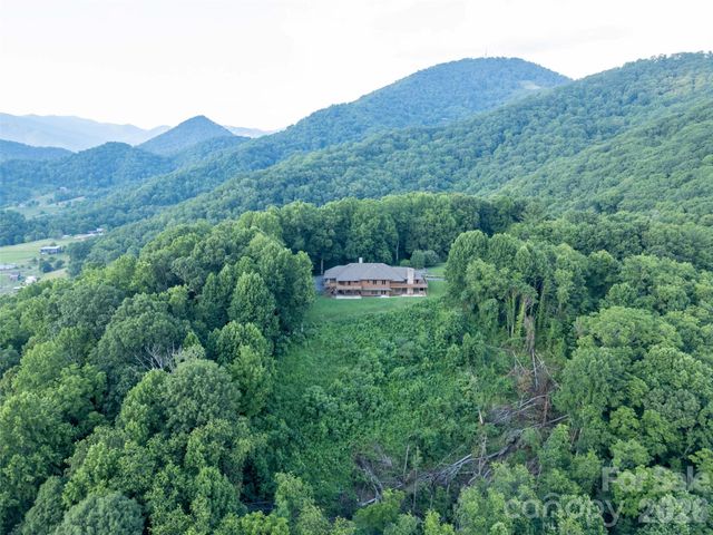 1087 Brigadoon Drive, Clyde, NC 28721