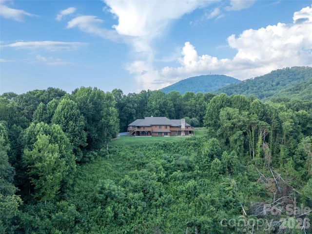 1087 Brigadoon Drive, Clyde, NC 28721