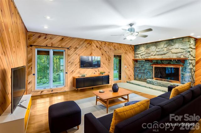 1087 Brigadoon Drive, Clyde, NC 28721