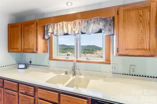 1087 Brigadoon Drive, Clyde, NC 28721