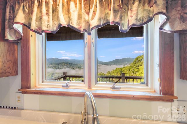 1087 Brigadoon Drive, Clyde, NC 28721