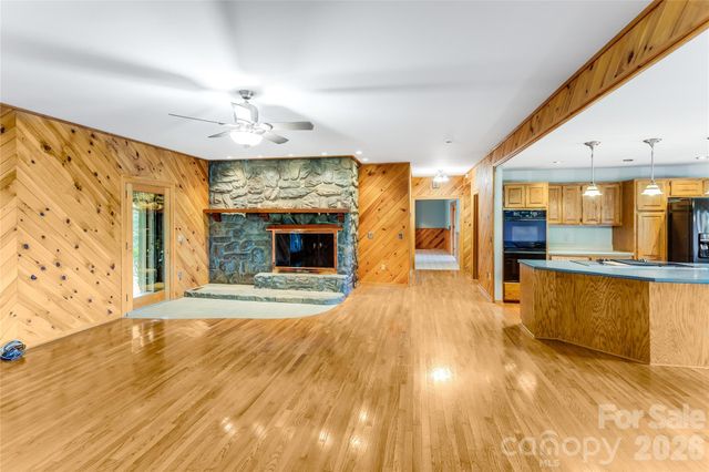 1087 Brigadoon Drive, Clyde, NC 28721