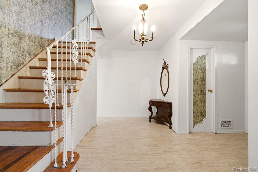 63 Lauren Avenue, Dix Hills, NY 11746 — photo 4
