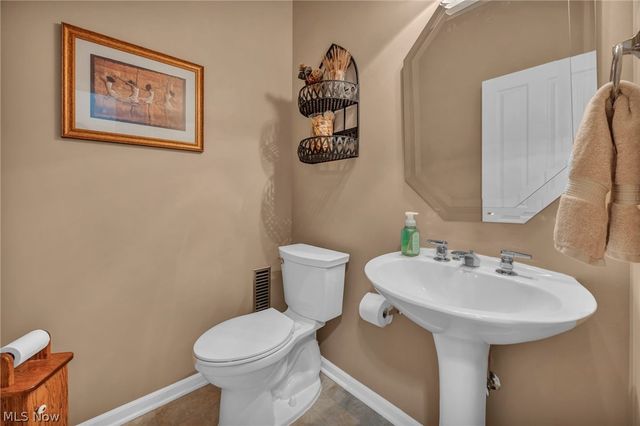 15447 Oak Hollow Lane, Strongsville, OH 44149