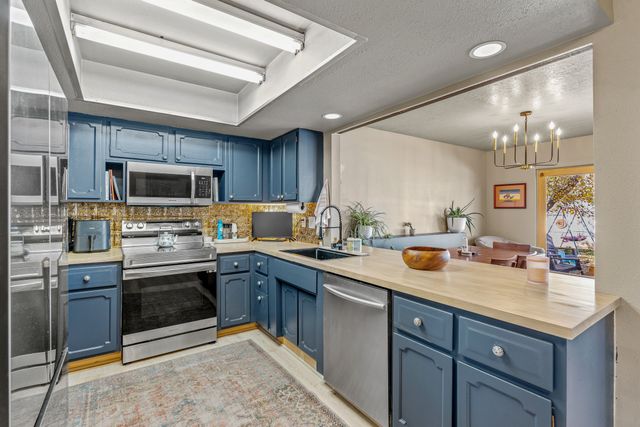 3317 James, Santa Fe, NM 87507