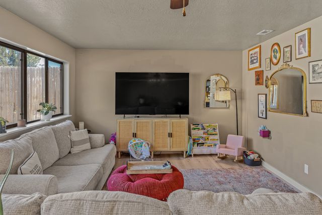 3317 James, Santa Fe, NM 87507