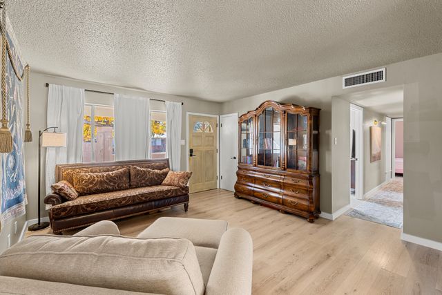 3317 James, Santa Fe, NM 87507