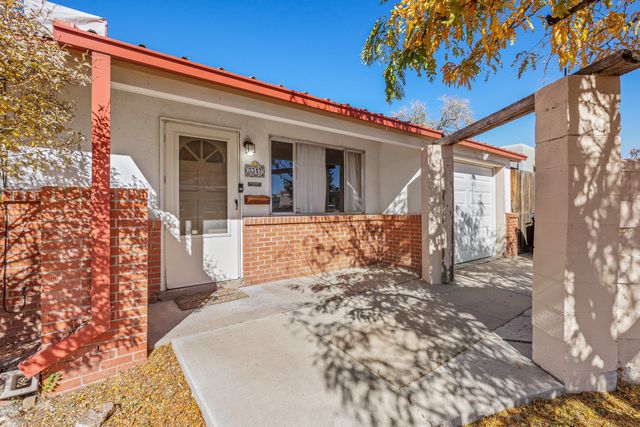 3317 James, Santa Fe, NM 87507