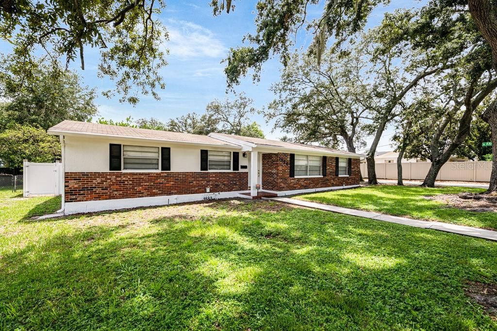 Image 2 of property listing at 1924 W NORTH STREET, Tampa, FL 33604