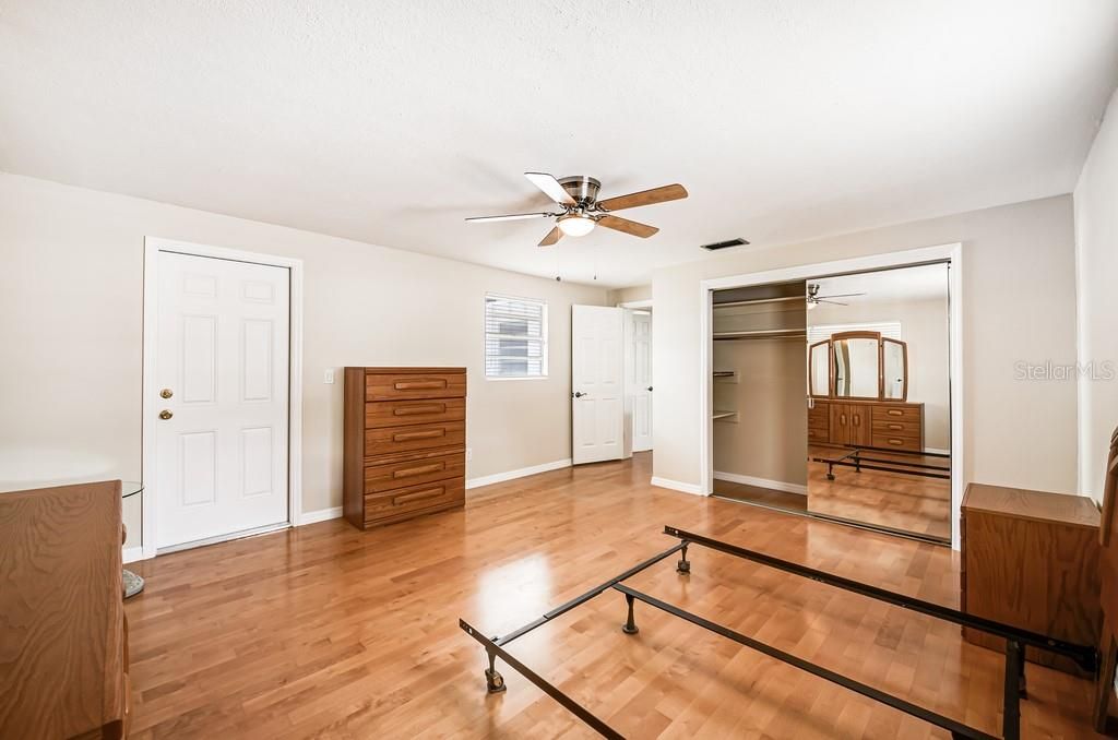 Image 18 of property listing at 1924 W NORTH STREET, Tampa, FL 33604
