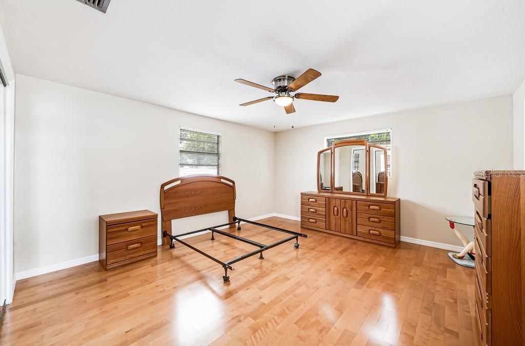 Image 19 of property listing at 1924 W NORTH STREET, Tampa, FL 33604