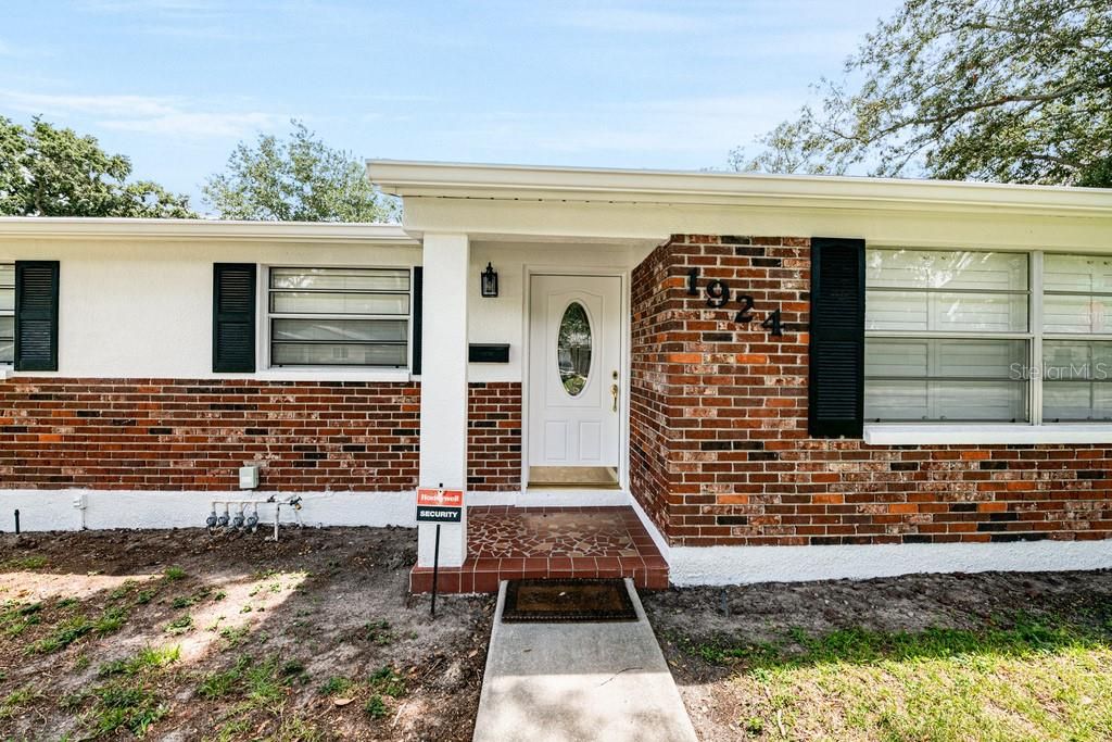Image 3 of property listing at 1924 W NORTH STREET, Tampa, FL 33604