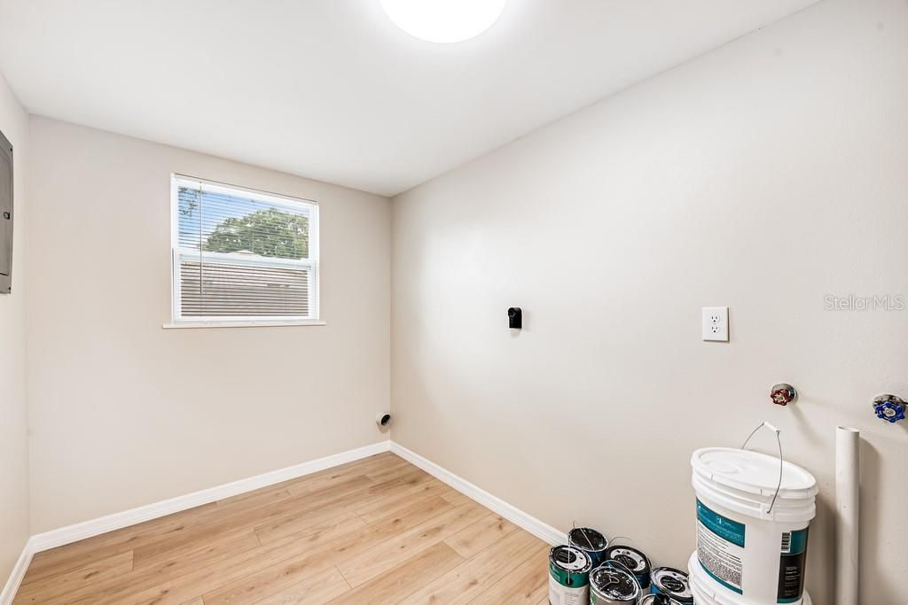 Image 28 of property listing at 1924 W NORTH STREET, Tampa, FL 33604