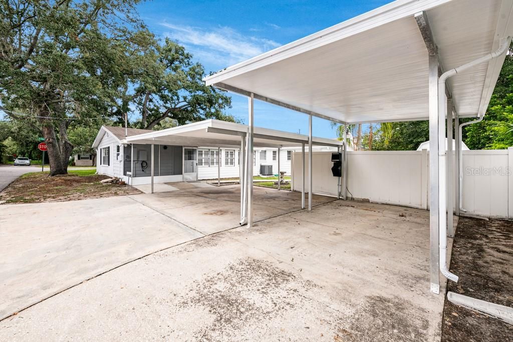 Image 38 of property listing at 1924 W NORTH STREET, Tampa, FL 33604