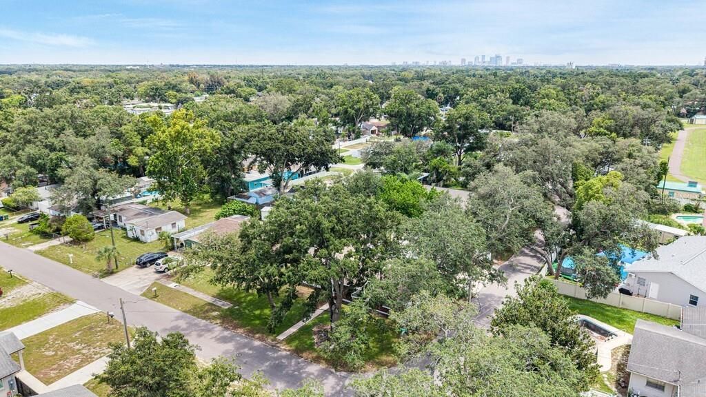 Image 39 of property listing at 1924 W NORTH STREET, Tampa, FL 33604