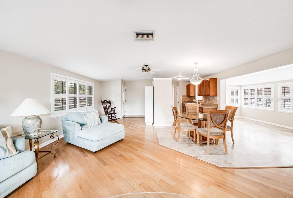 Image 8 of property listing at 1924 W NORTH STREET, Tampa, FL 33604