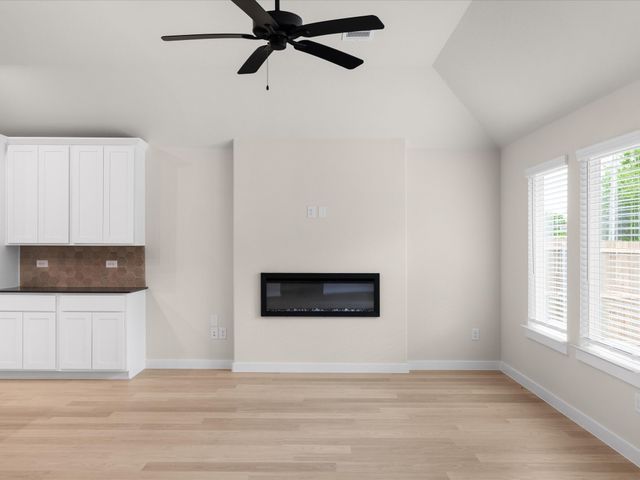 808 Tesslynn Avenue, Godley, TX 76044