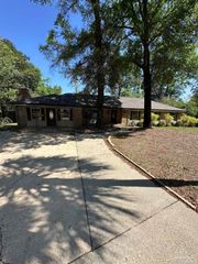5303 Mikes Pl, Milton, FL 32570
