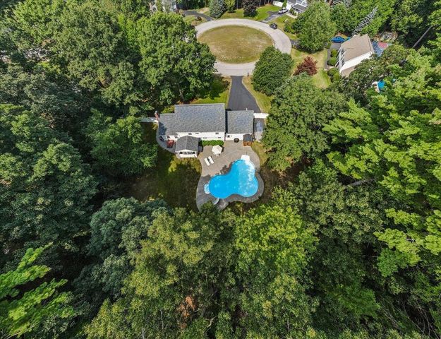 6 Sterling Drive, Londonderry, NH 03053