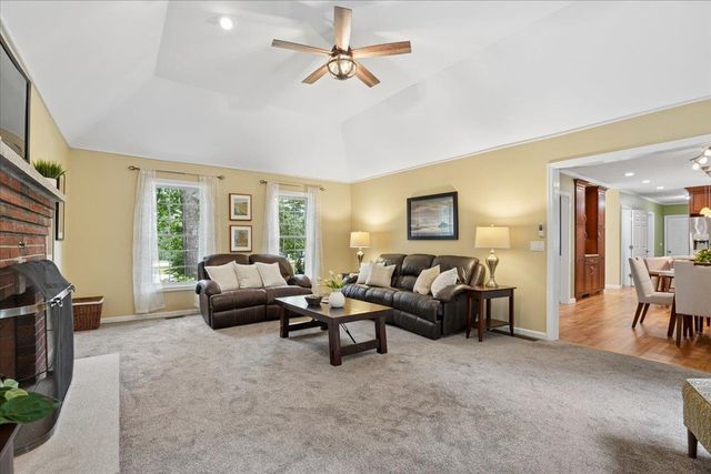 6 Sterling Drive, Londonderry, NH 03053
