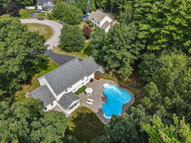 6 Sterling Drive, Londonderry, NH 03053