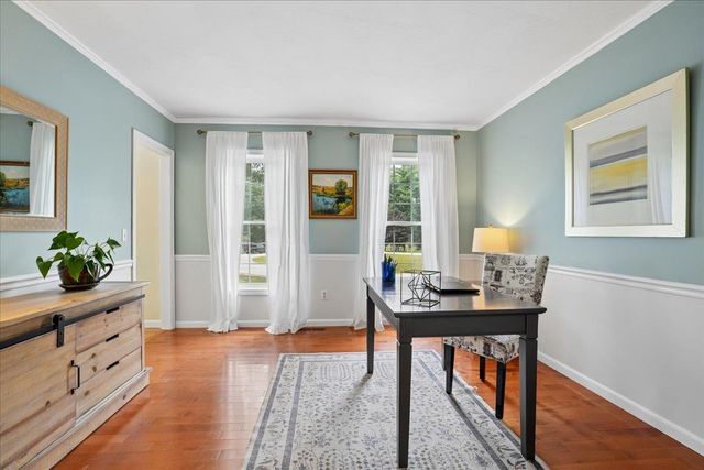 6 Sterling Drive, Londonderry, NH 03053