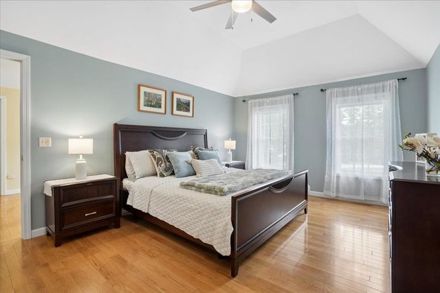 6 Sterling Drive, Londonderry, NH 03053