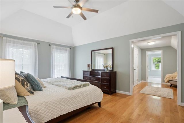 6 Sterling Drive, Londonderry, NH 03053