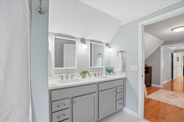 6 Sterling Drive, Londonderry, NH 03053