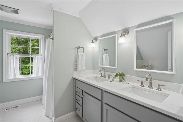 6 Sterling Drive, Londonderry, NH 03053