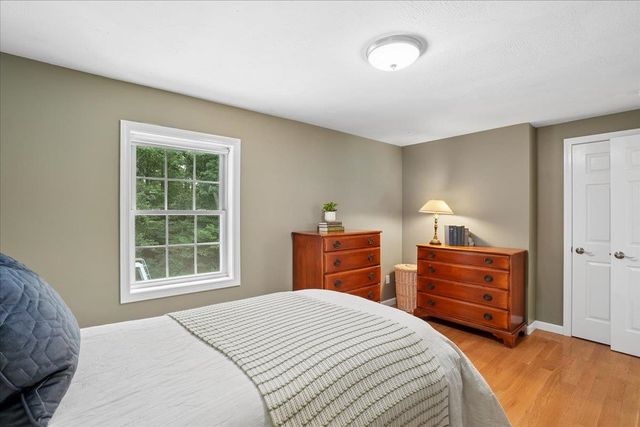6 Sterling Drive, Londonderry, NH 03053