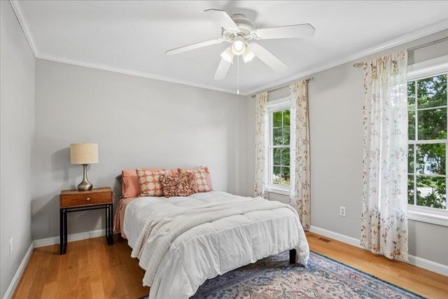 6 Sterling Drive, Londonderry, NH 03053