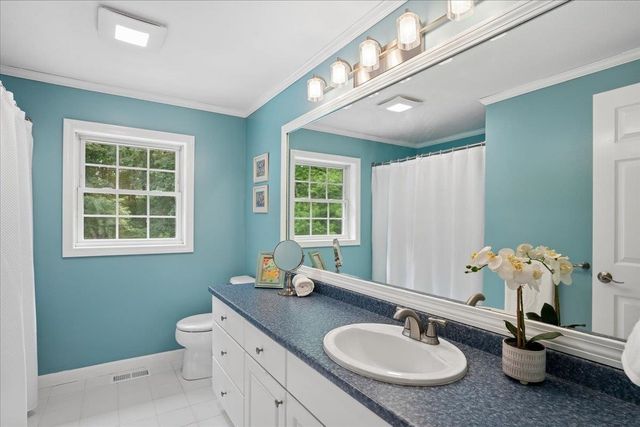 6 Sterling Drive, Londonderry, NH 03053