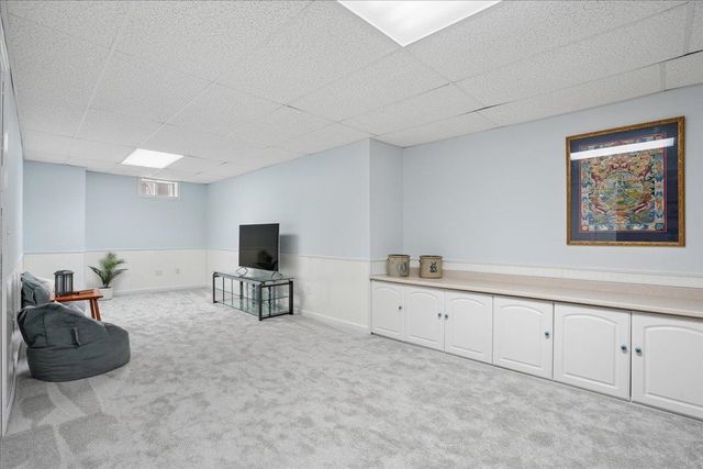 6 Sterling Drive, Londonderry, NH 03053