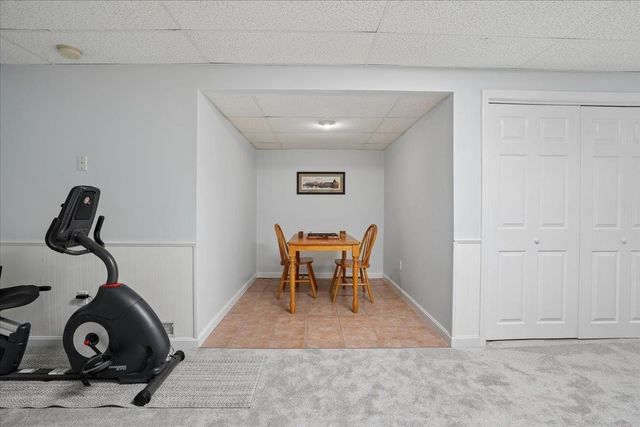 6 Sterling Drive, Londonderry, NH 03053