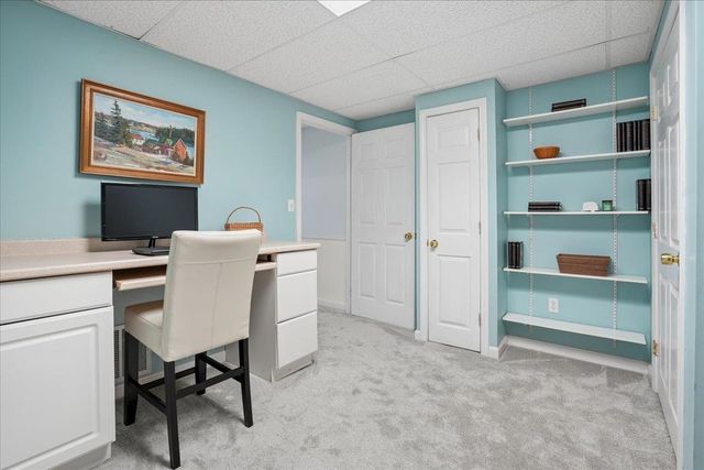 6 Sterling Drive, Londonderry, NH 03053