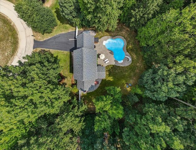 6 Sterling Drive, Londonderry, NH 03053