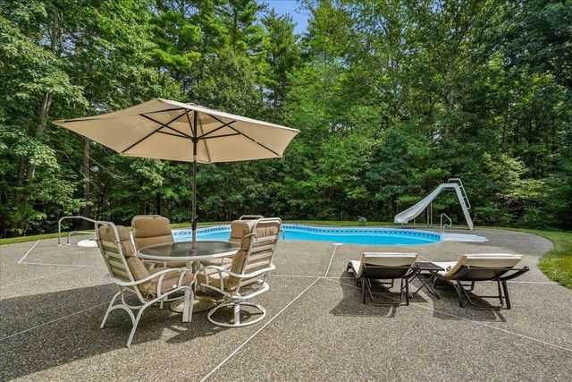 6 Sterling Drive, Londonderry, NH 03053