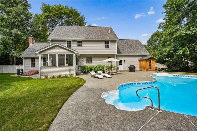 6 Sterling Drive, Londonderry, NH 03053