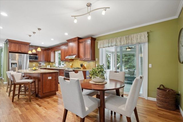 6 Sterling Drive, Londonderry, NH 03053