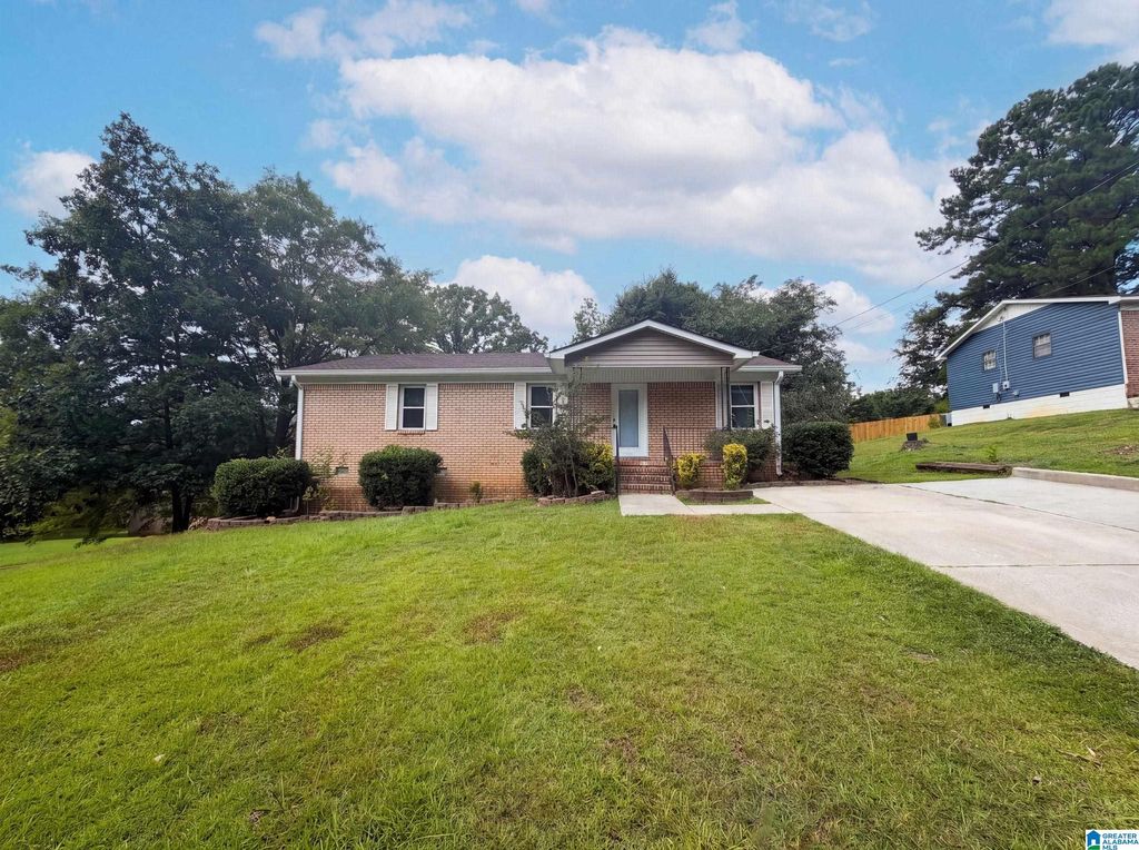 694 CUMMINS AVENUE, Hueytown, AL 35023