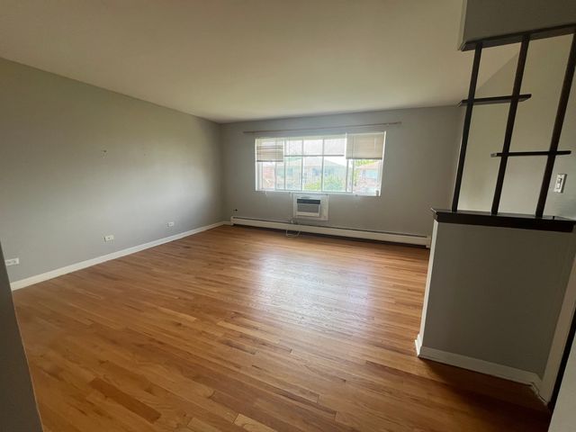 10378 Michael Todd Terrace 2E, Glenview, IL 60025