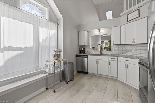 1449 Thamesford DR, Virginia Beach, VA 23464