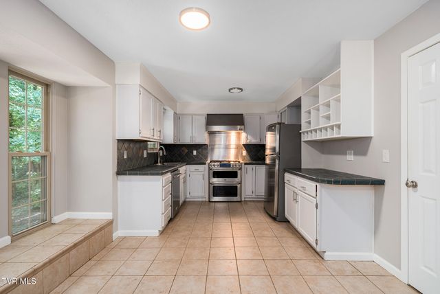 4 Monteray Court, Johnson City, TN 37604