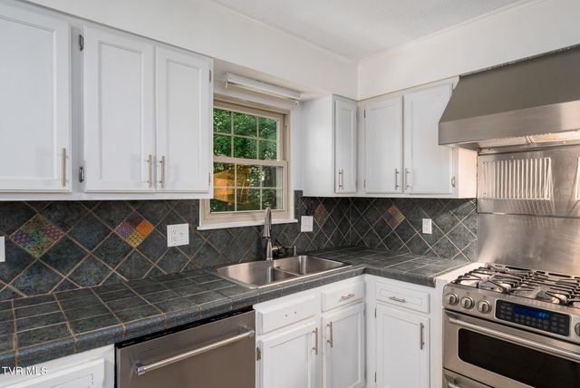4 Monteray Court, Johnson City, TN 37604