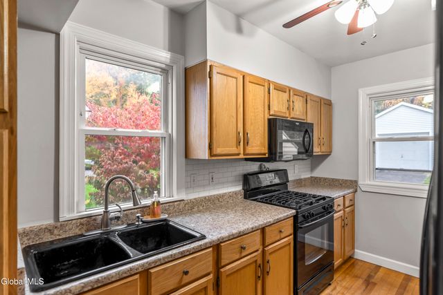 18 Mountainview Terrace, North Greenbush, NY 12144