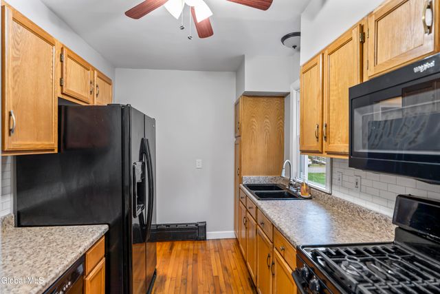 18 Mountainview Terrace, North Greenbush, NY 12144